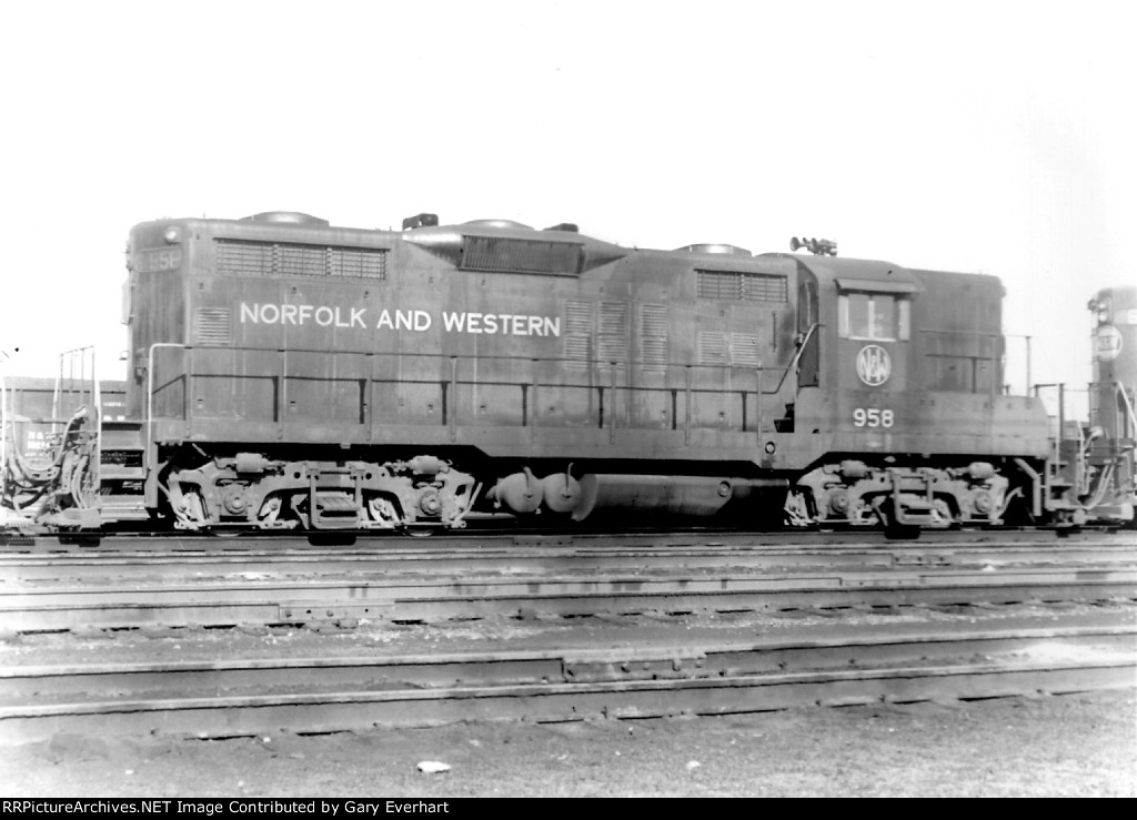 NW GP18 #958 - Norfolk & Western